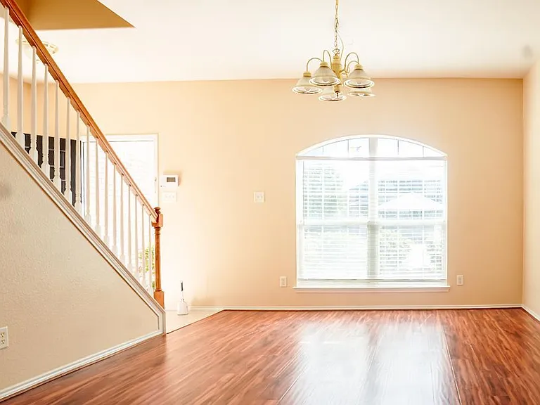 1102 Deedee Creek Dr — Photo 3