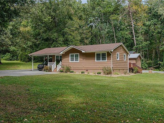 3rd image of 1139 Greenwood Dr