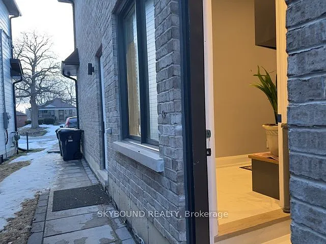 48 Enfield Ave #BASEMENT — Photo 12