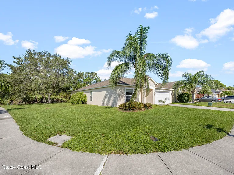 4800 Manchester Dr — Photo 3
