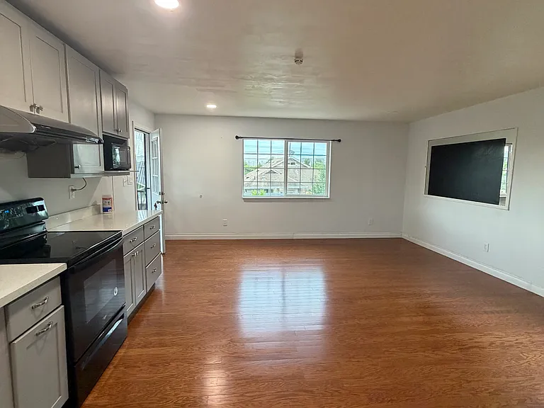 1441 Michigan Ave #2 — Photo 10