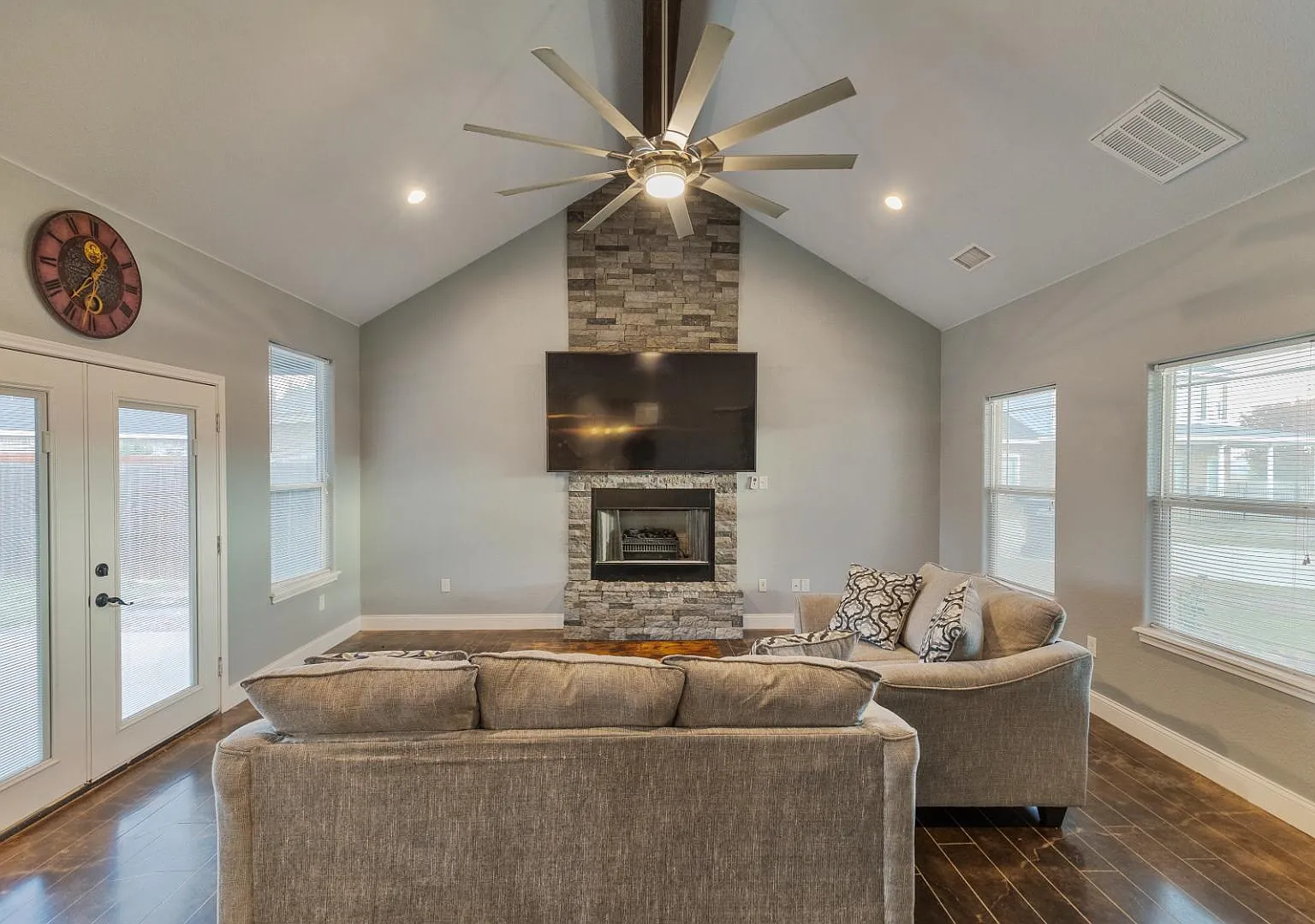 3518 Rhonni Ct — Photo 3