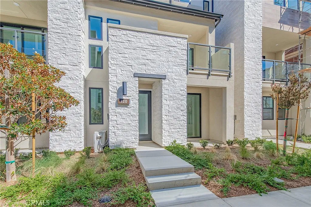 4 bed, 3.5 bath, 1972 sqft, $5,800 — Photo 3
