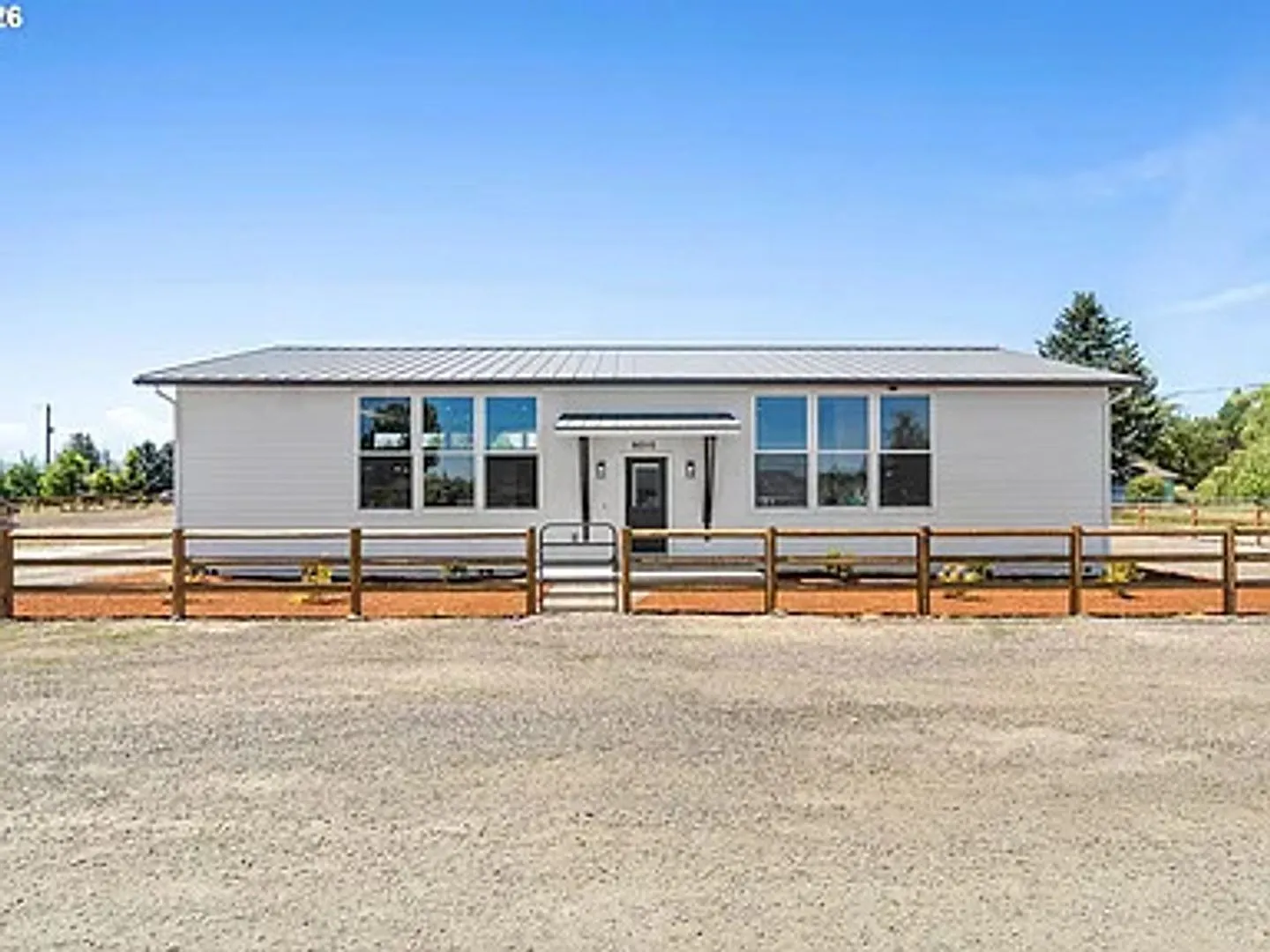 Modern 3 Bedroom, 3 Full Bath Home on Acreage in Amity — Photo 3
