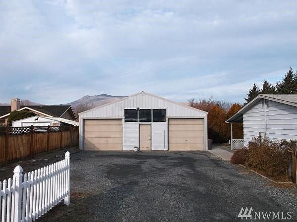 2nd image of 1706 Maple St