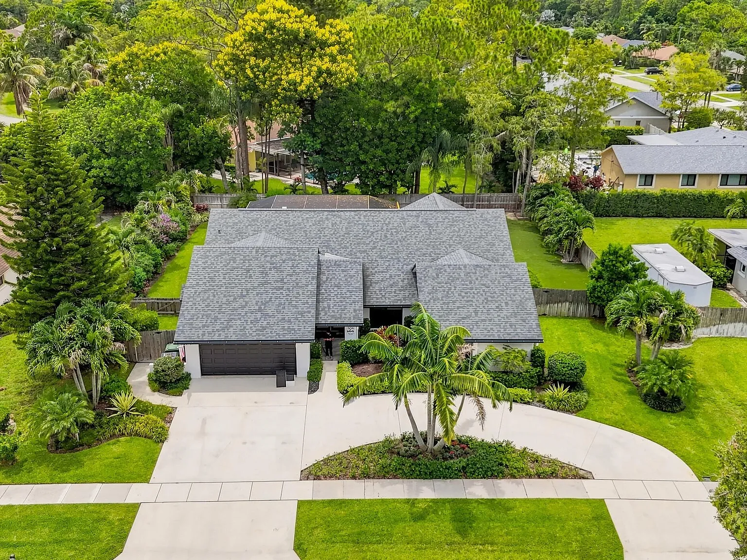 4 bed, 2.5 bath, 2306 sqft, $8,000 — Photo 4