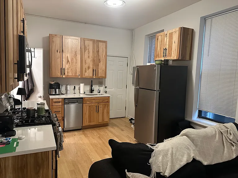 1350 N Greenview Ave #1R — Photo 4