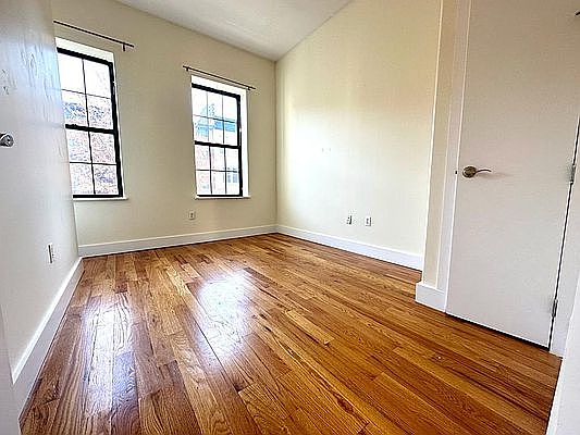 3rd image of 591 Franklin Ave #2