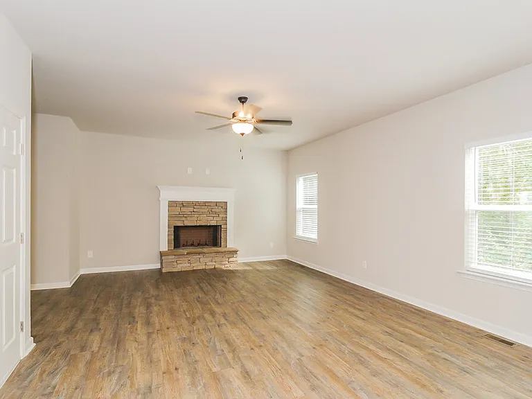 121 Danville Trl — Photo 8