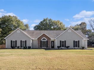 102 Foxdale Dr, Lagrange, GA 30240