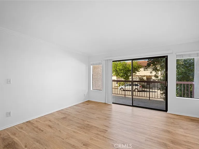 345 N Jackson St #106 — Photo 9