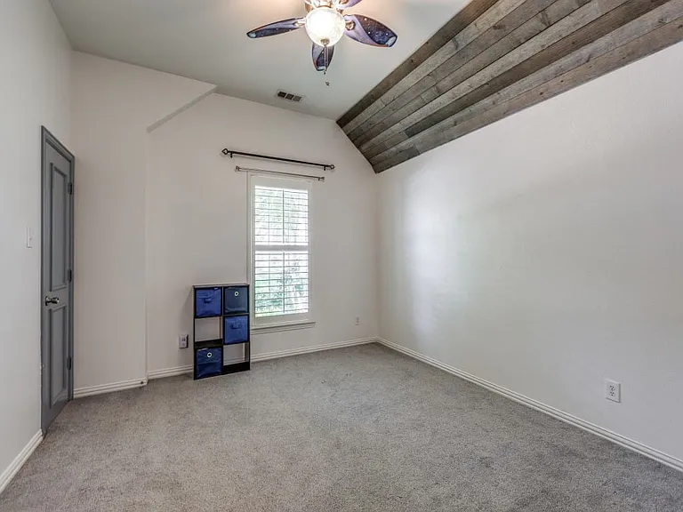 4684 Old Pond Dr — Photo 10