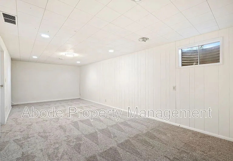 328 N Roosevelt Ave — Photo 15