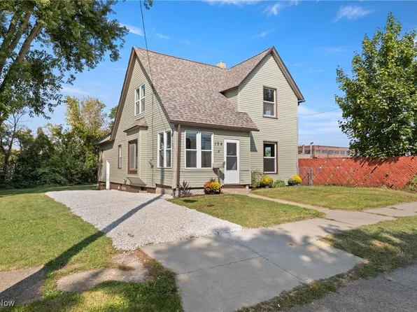 104 9th St NW, Barberton, OH 44203