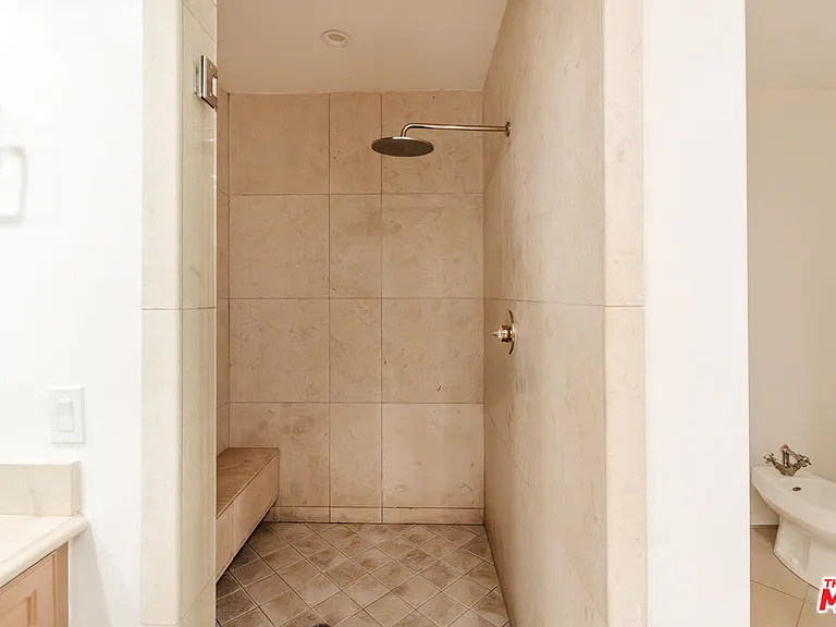1835 Pandora Ave #302 — Photo 29