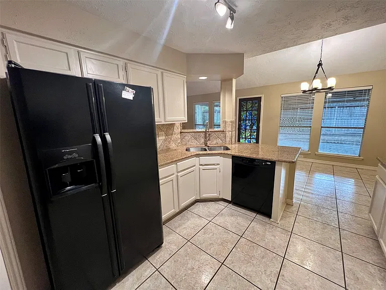 8507 Grove Park Dr — Photo 11