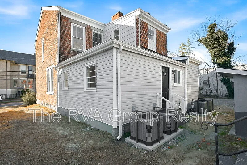 2 bed, 1.0 bath, $1,200 — Photo 2