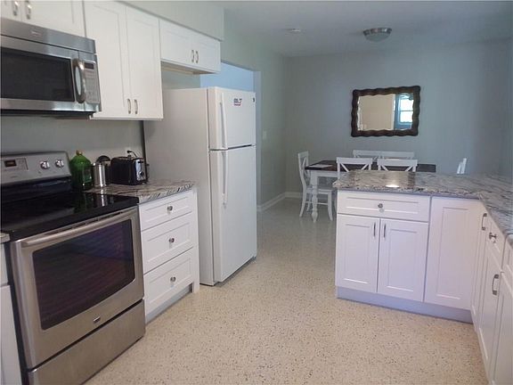 2nd image of 925 18th Ave