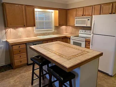 205 Hollins Rd — Photo 30