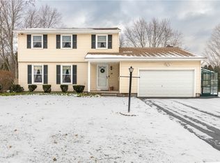 18 Cross Bow Dr, Rochester, NY 14624