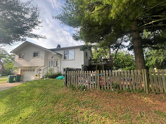 Front of house with back yard fenced. Back Deck
