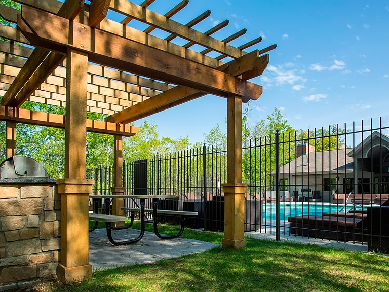 The Woodlands of Minnetonka Apartments — Photo 2