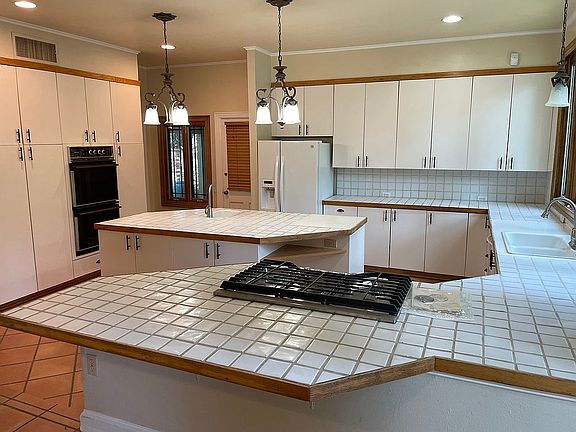 2nd image of 708 Azalea Dr