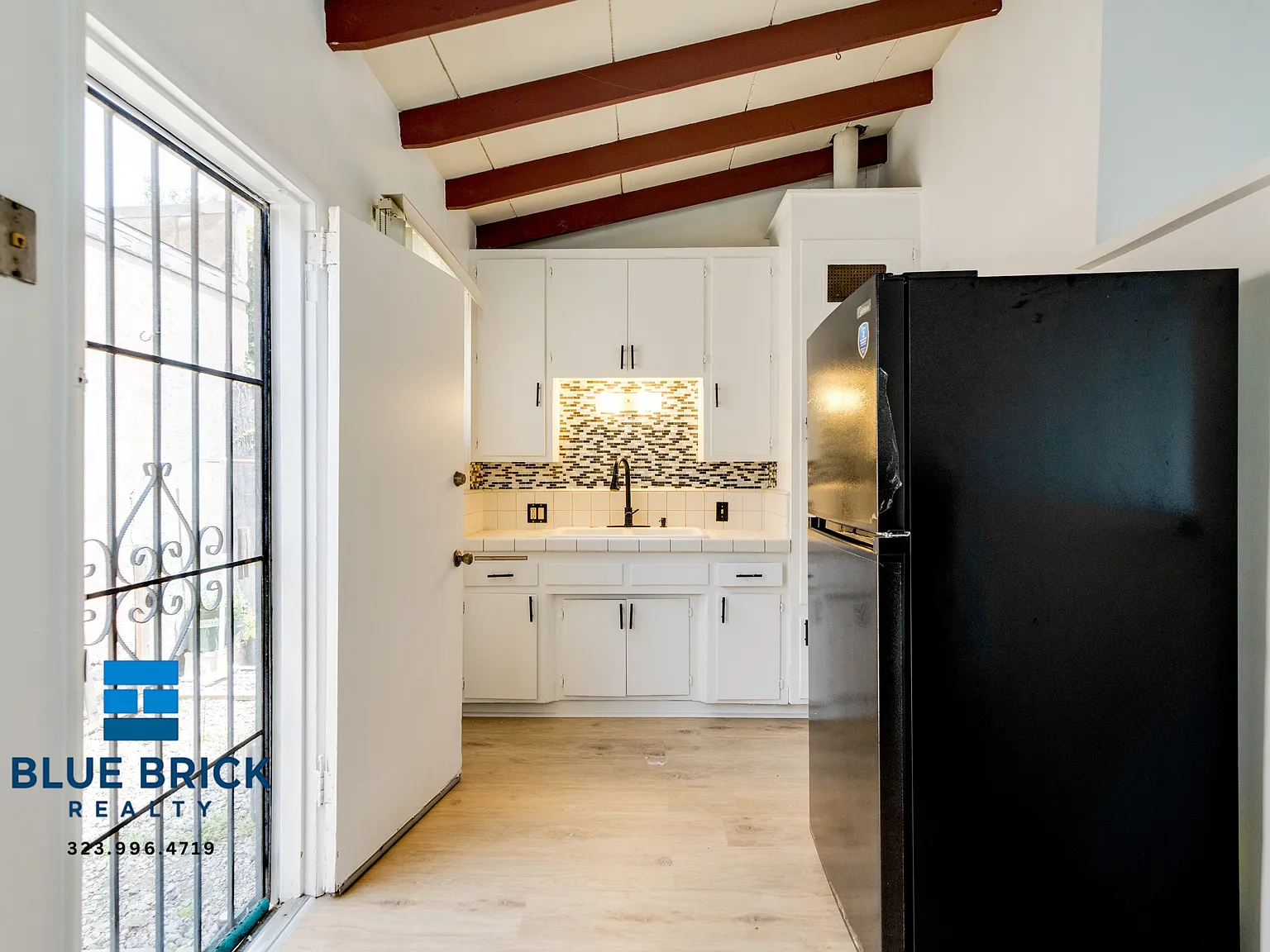 Bright & Cozy Valley Apartment with Parking & AC — Photo 2
