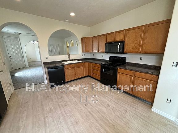 5th image of 212 N Caleb Dr