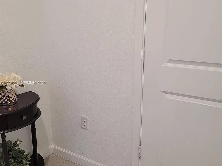 1015 SE 24th Ter #1015 — Photo 7