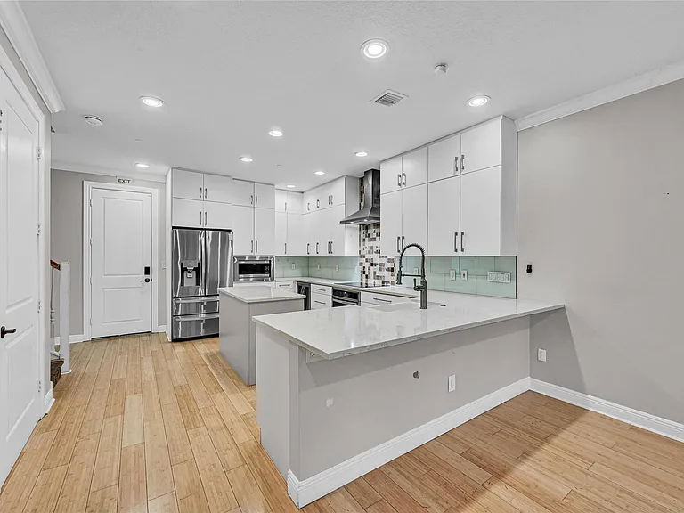 1617 NE 2nd Ct — Photo 8