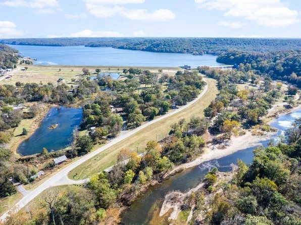 518 S Main St, Spavinaw, OK 74366