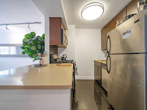 5th image of 55 W 84th St APT 8