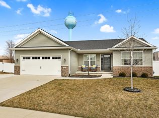 714 Gavin Rd, Mahomet, IL 61853