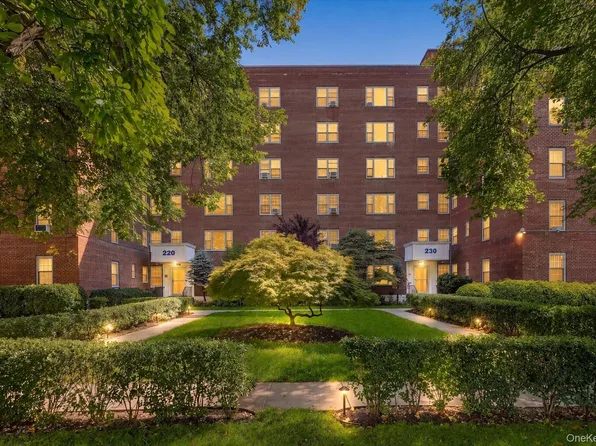 220 Pelham Rd APT 2C, New Rochelle, NY 10805