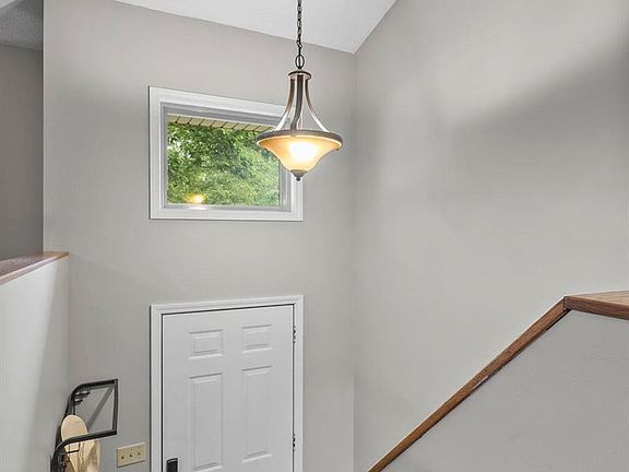 5th image of 1901 Delwin St