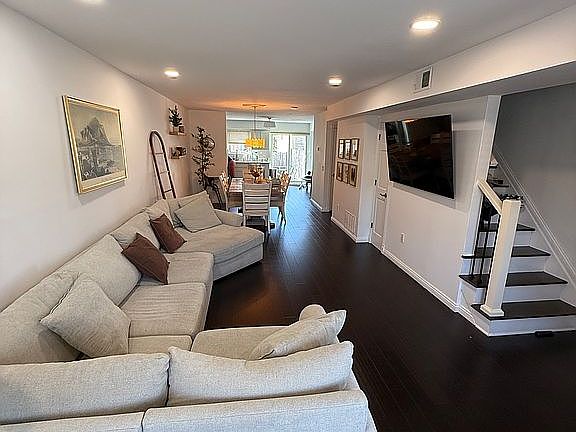 4th image of 48 Sandalwood Dr
