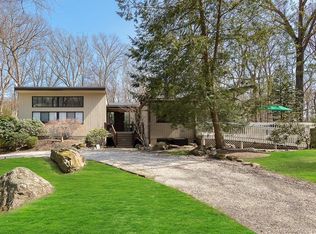 27 Greenlea Ln, Weston, CT 06883