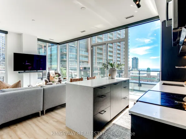 135 Liberty St #715, Toronto, ON M6K 1A7