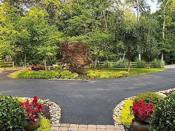 5th image of 332 Enchanted Forest Ln