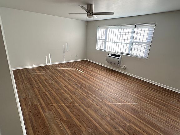 4th image of 8039 S King Dr #1