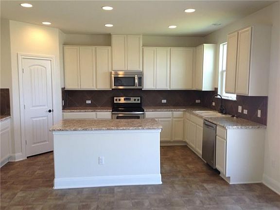 3rd image of 130 Wisteria Ct