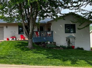 614 N 10th St, La Crescent, MN 55947