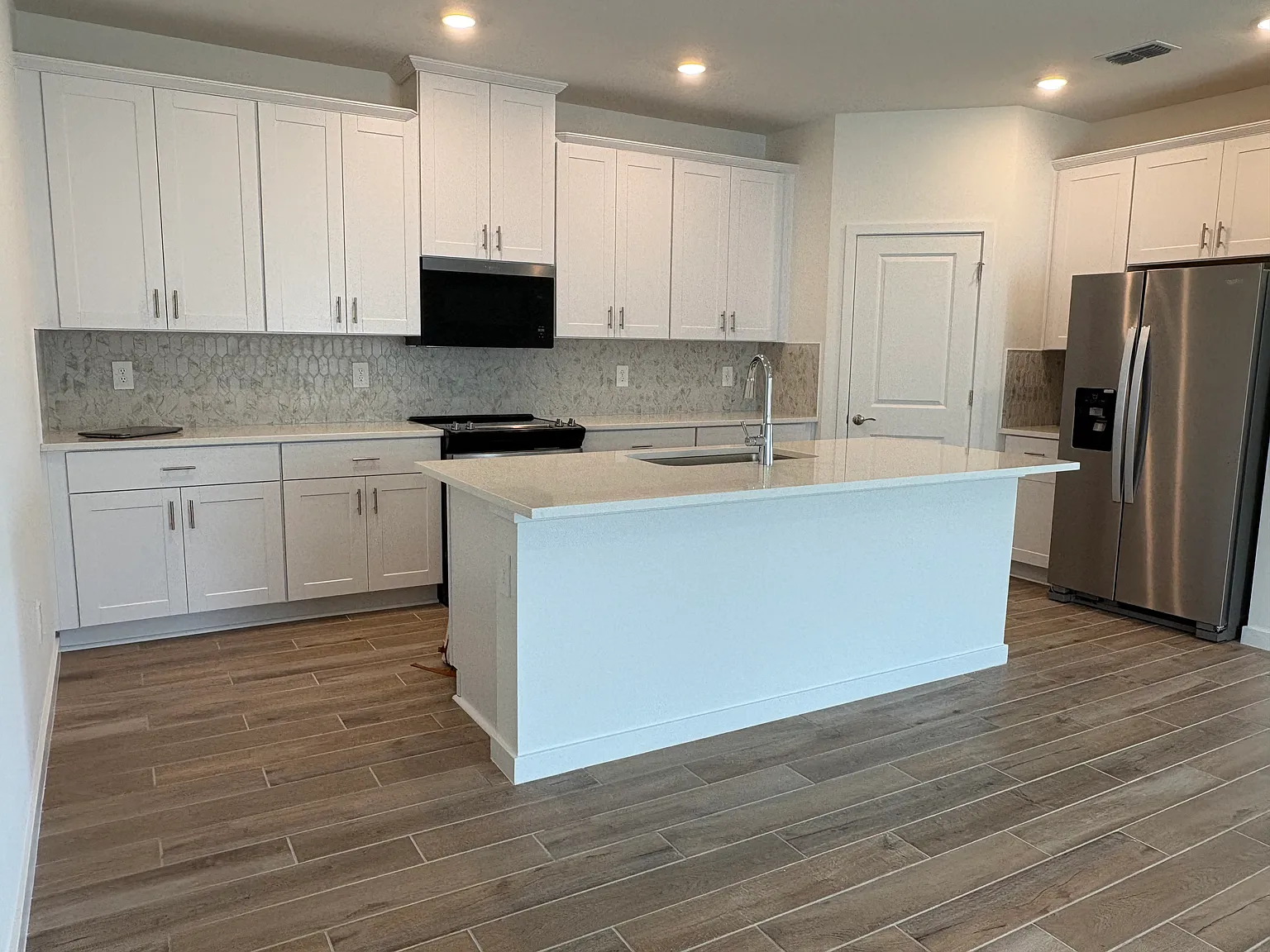 4 bed, 1842 sqft, $3,000 — Photo 2