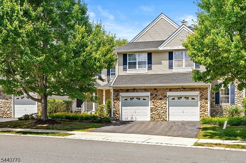 1st image of 55 Scarlet Oak Dr