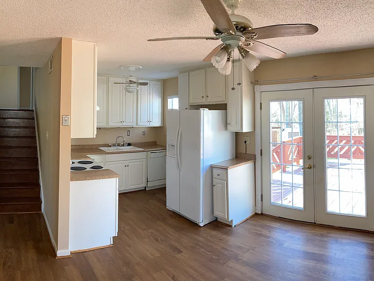 436 Queensway Rd — Photo 25