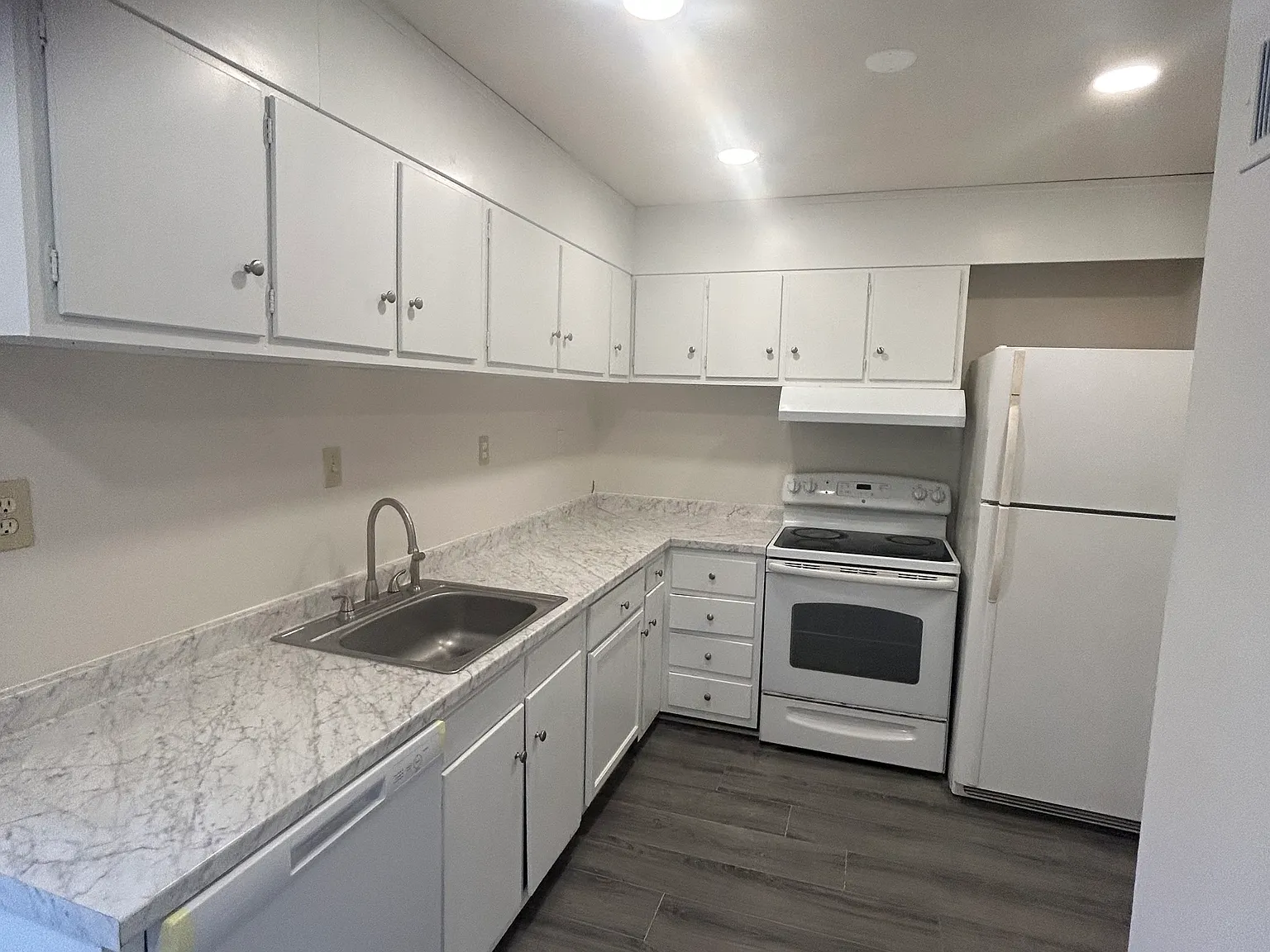2 bed, 1.5 bath, 950 sqft, $1,750 — Photo 3