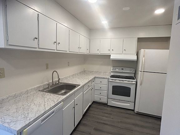 3rd image of 226 Ivanhoe Ct