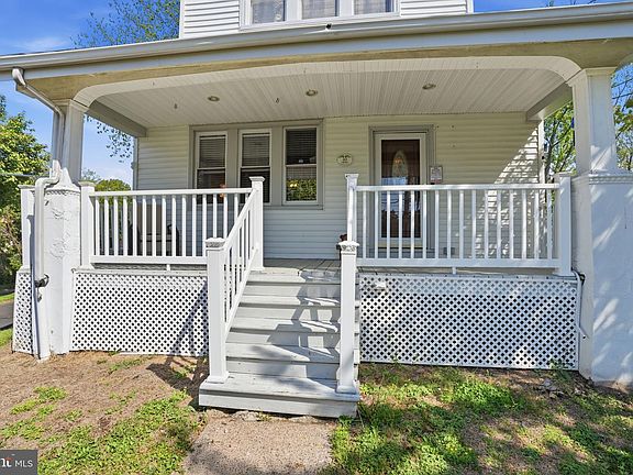 4th image of 49 Maple Ave