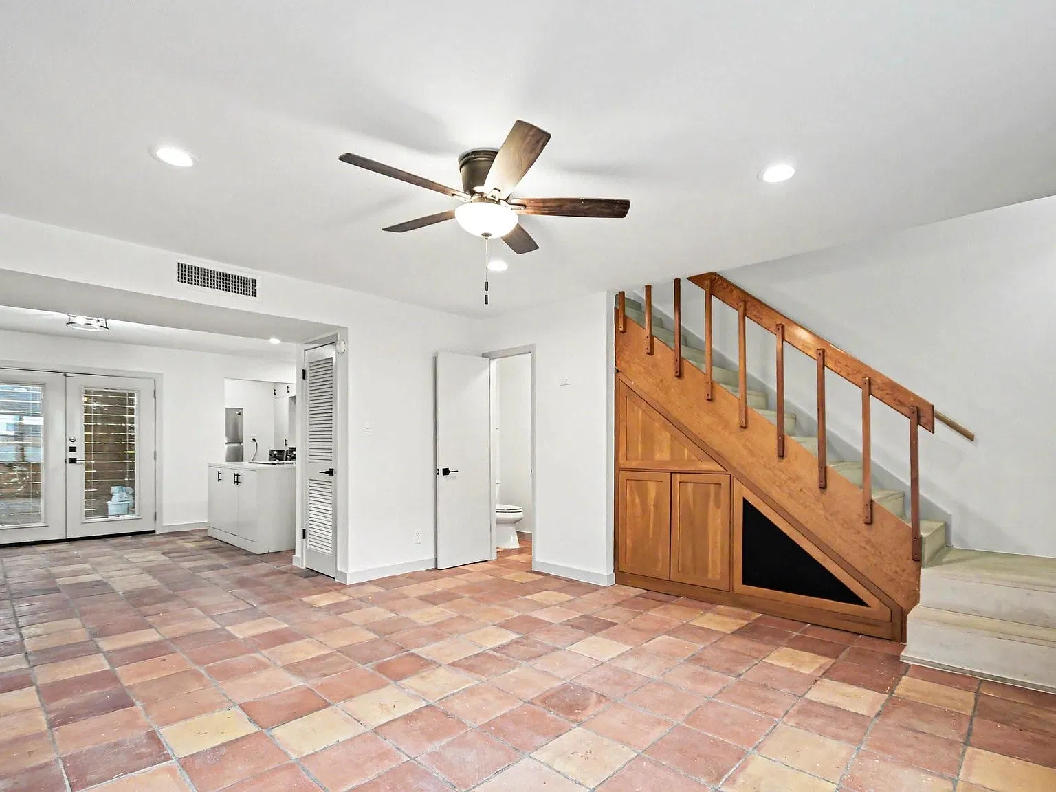 2 bed, 1.5 bath, 1140 sqft, $2,000 — Photo 2